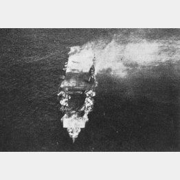 ミッドウェー海戦で沈没直前の空母「飛龍」／（Ｃ）共同通信社