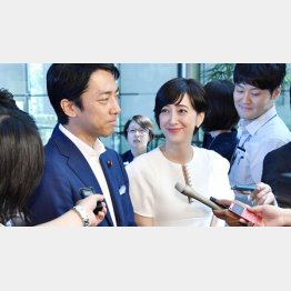 8月に電撃結婚発表をした小泉進次郎環境相と滝川クリステル（Ｃ）共同通信社