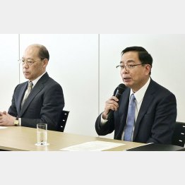 三井E&Sホールディングスの田中孝雄会長（左）と岡良一社長（Ｃ）共同通信社