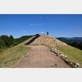 峠のてっぺんに古墳葺石が（笠置峠）（提供写真）