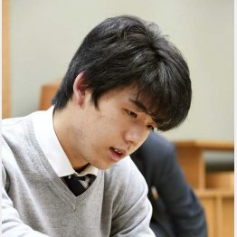 18歳6カ月の最年少記録更新が期待される藤井聡太七段（Ｃ）共同通信社