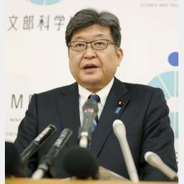 共通テスト記述式の見送りを表明する萩生田文科相（昨年12月）／（Ｃ）共同通信社