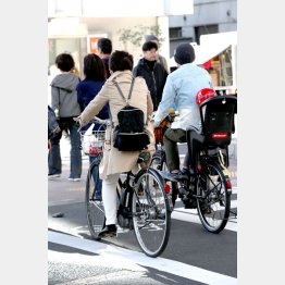 親はてんてこ舞い（写真はイメージ）／（Ｃ）日刊ゲンダイ