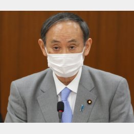 菅官房長官はムニャムニャと言い訳（Ｃ）日刊ゲンダイ