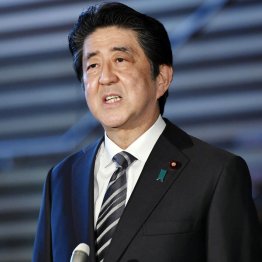 ４日に記者会見する安倍首相（Ｃ）共同通信社