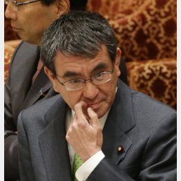 河野防衛相（Ｃ）日刊ゲンダイ