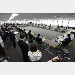 「時間がかかる」と棚ざらしのまま（写真は新型コロナウイルス感染症対策専門家会議）／（Ｃ）共同通信社