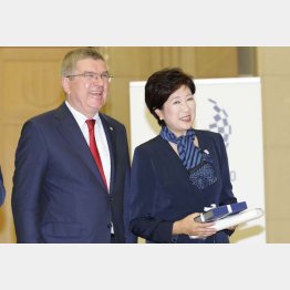 小池都知事の再選にバッハIOC会長も祝意を表したが…（Ｃ）日刊ゲンダイ