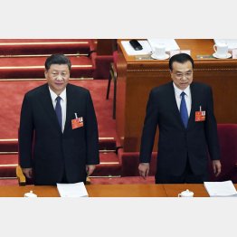 中国の習近平国家主席（左）と李克強首相（5月の全人代で）／（Ｃ）共同通信社