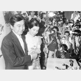 1973年、女優の吉永小百合が演出家の岡田太郎氏と結婚（Ｃ）共同通信社
