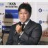 BCリーグ埼玉に迎えられて会見する田沢純一（Ｃ）共同通信社