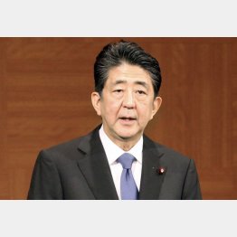 広島で記者会見する安倍首相。49日ぶりも質疑打ち切り…（代表撮影）