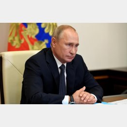 ワクチン完成と発表したプーチン露大統領（Ｃ）タス＝共同