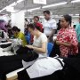 労働者が「働かせて」と…縫製基地バングラデシュの惨状