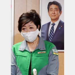 自民党と”密約”か（自民党本部を訪れる小池百合子都知事）／（Ｃ）日刊ゲンダイ