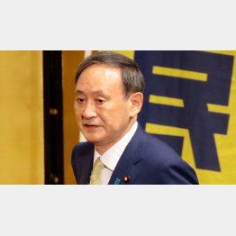 菅官房長官はなぜ、わざわざ携帯事業者を名指し？（Ｃ）日刊ゲンダイ