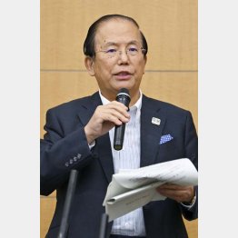 調整会議後、取材に応じた組織委の武藤事務総長（代表撮影）