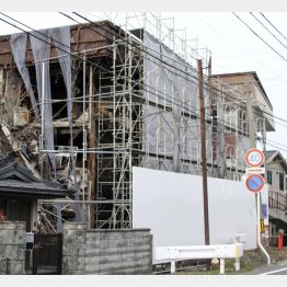 行政代執行で解体されるマンション（滋賀県野洲市）／（Ｃ）共同通信社