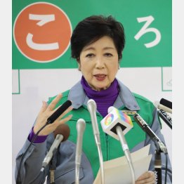 ”フリップ芸”はナシ（17日、会見する小池百合子都知事）／（Ｃ）日刊ゲンダイ