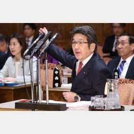 検査体制が十分でない状況を問うた立憲民主党の杉尾秀哉議員（Ｃ）日刊ゲンダイ