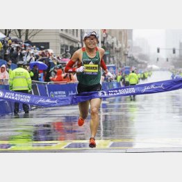 2018年ボストンマラソン優勝の川内を担ぎ出した（Ｃ）ロイター＝共同