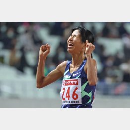 彼女の、この言葉に尽きる（「日本陸上大阪2020」女子1万メートル、日本新記録で優勝した新谷仁美選手＝2020年12月）／（Ｃ）日刊ゲンダイ