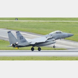 沖縄県の米空軍嘉手納基地で訓練を行うF15戦闘機（Ｃ）共同通信社