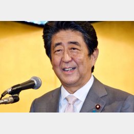 まだやる気、最大派閥の会長で復権狙う（安倍前首相＝26日）／（Ｃ）日刊ゲンダイ