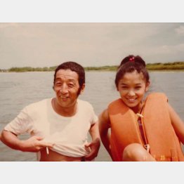 「北の国から」初回放送の１カ月ほど前に田中さんと児島さんで撮影したツーショット（提供写真）