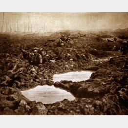 第1次世界大戦を象徴する戦場の沼地（Ｃ）World History Archive／ニューズコム／共同通信イメージズ