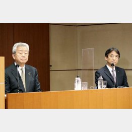 NTTの澤田純社長（左）とNTTドコモの吉澤和弘社長（Ｃ）共同通信社
