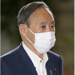 6日午前、首相官邸に入る菅首相（Ｃ）共同通信社