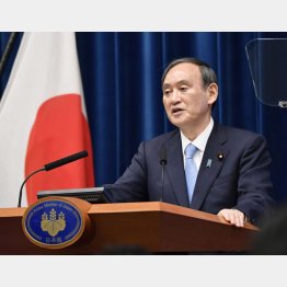 9都道府県の緊急事態宣言の延長を決定し、記者会見する菅首相(C)共同通信社