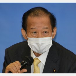 「政治とカネの問題はきれいになってきている」と発言した自民党の二階幹事長（Ｃ）日刊ゲンダイ