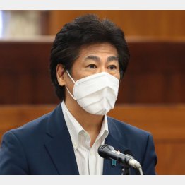 「自宅で応援を」(田村厚労相)/(C)日刊ゲンダイ