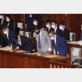 内閣不信任案を否決(C)日刊ゲンダイ