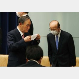 杉田官房副長官（右）とはギクシャク（Ｃ）JMPA