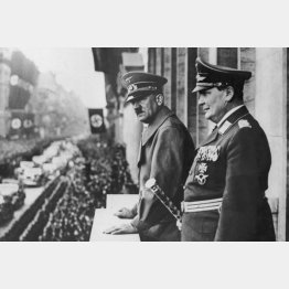 側近のゲーリング（右）でさえ南ドイツに逃げてヒトラーを怒らせた（Ｃ）World History Archive／ニューズコム／共同通信イメージズ
