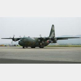 パキスタンのイスラマバード国際空港に到着した航空自衛隊のC130輸送機＝25日（Ｃ）共同通信社