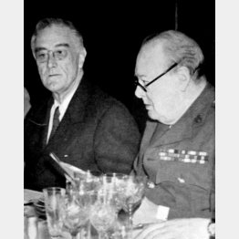 チャーチル英首相（右）ルーズベルト米大統領（Ｃ）World History Archive／ニューズコム／共同通信イメージズ