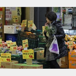 野菜も高くなって…（Ｃ）日刊ゲンダイ