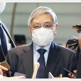 日銀の“責任”を否定（岸田首相との会談後、記者団の取材に応じる黒田東彦総裁）／（Ｃ）共同通信社