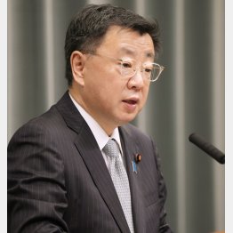 松野官房長官（Ｃ）共同通信社