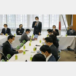 どう捏ねまわしても…（自民党の安全保障調査会全体会合であいさつする小野寺五典会長＝央）／（Ｃ）共同通信社