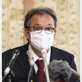 遭難事故について記者会見する「知床遊覧船」の桂田精一社長（Ｃ）共同通信社