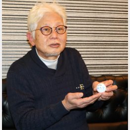 大事にしている小針春芳さんのサイン入りボール（提供写真）