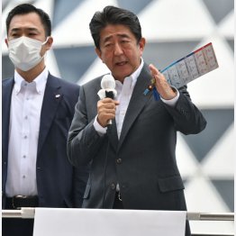 こちらはこちらで影響力保持に必死（街頭演説をする安倍元首相）／（Ｃ）日刊ゲンダイ