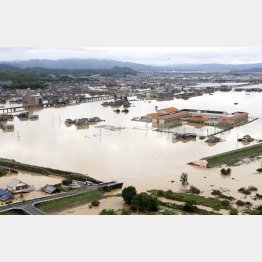 死者数が200人を超えた2018年西日本豪雨（冠水した岡山県倉敷市真備町地区）／（Ｃ）共同通信社