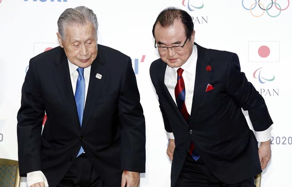森喜朗元首相（左）とAOKIホールディングスの青木拡憲・前会長（Ｃ）日刊ゲンダイ