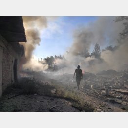 ロシアの砲撃で破壊尽つくされたウクライナ・ドネツク州トレツクの町（Ｃ）ロイター／Press service of the State Emergency Service of Ukraine